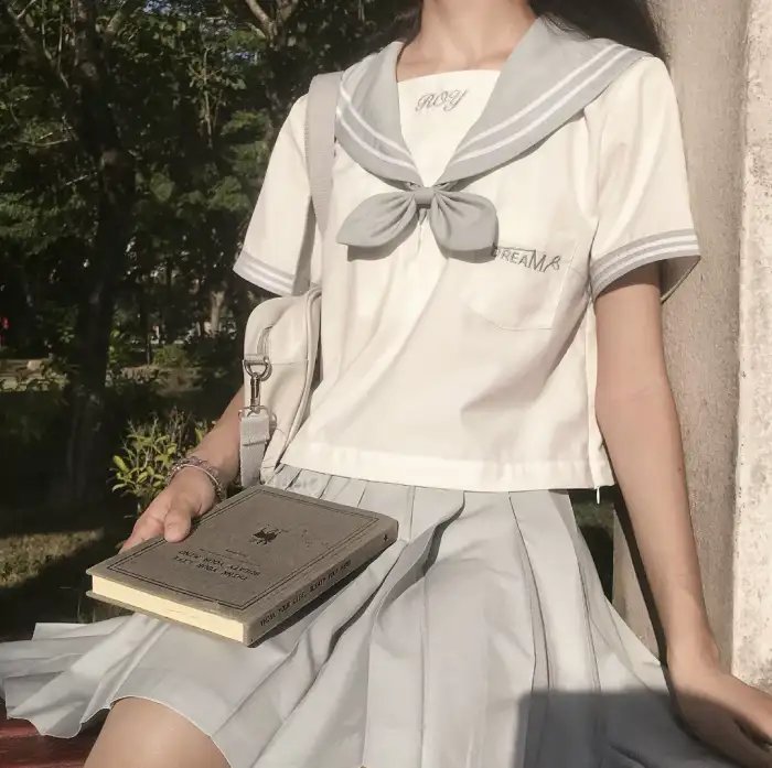 庭怨森森